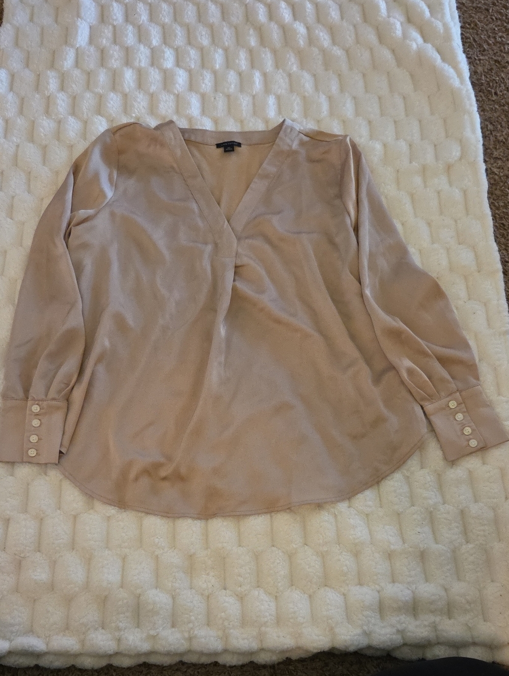 Ann Taylor Satin V-Neck Blouse in Soft Blush